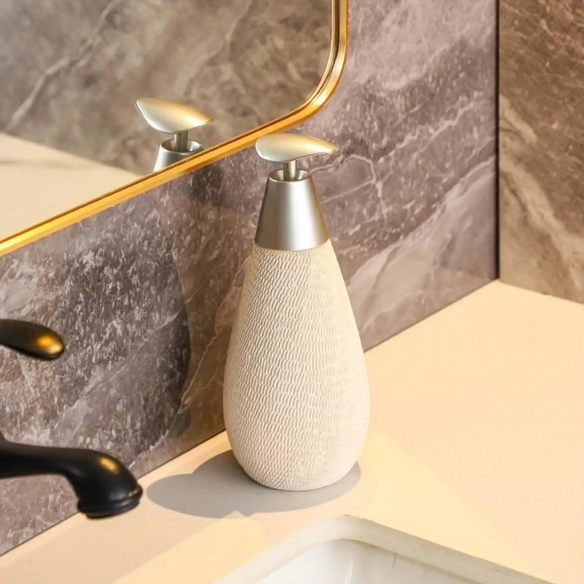 Creative Retro Style Ceramic Push-Type Soap Dispenser With Pump,  Hand Soap Bottle, Suitable For Bathrooms Kitchens And Toilets